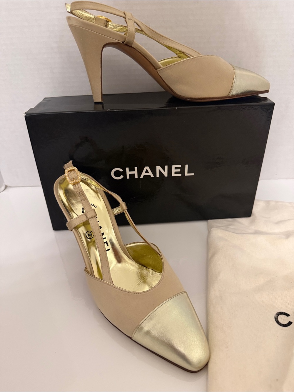 CHANEL satin Beige and Gold Pointed Slingback Heels size 38 Vintage